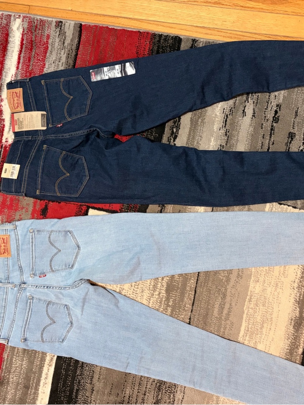 2 pairs ! Levi's Two pair kinny Jeans in Dark Blue and Light Blue - Picture 3 of 3
